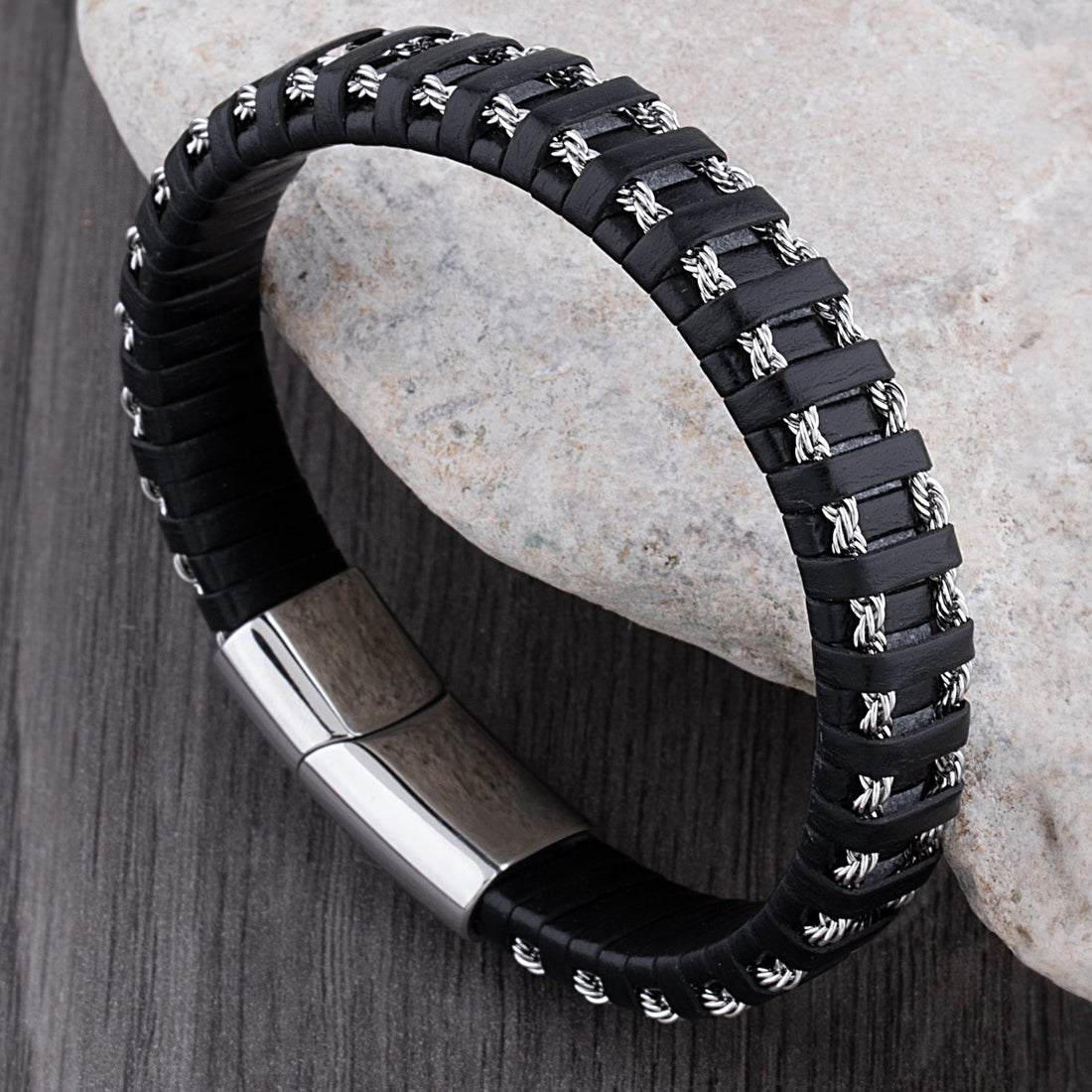 Lars – Stoere leren armband met roestvrijstalen sluiting